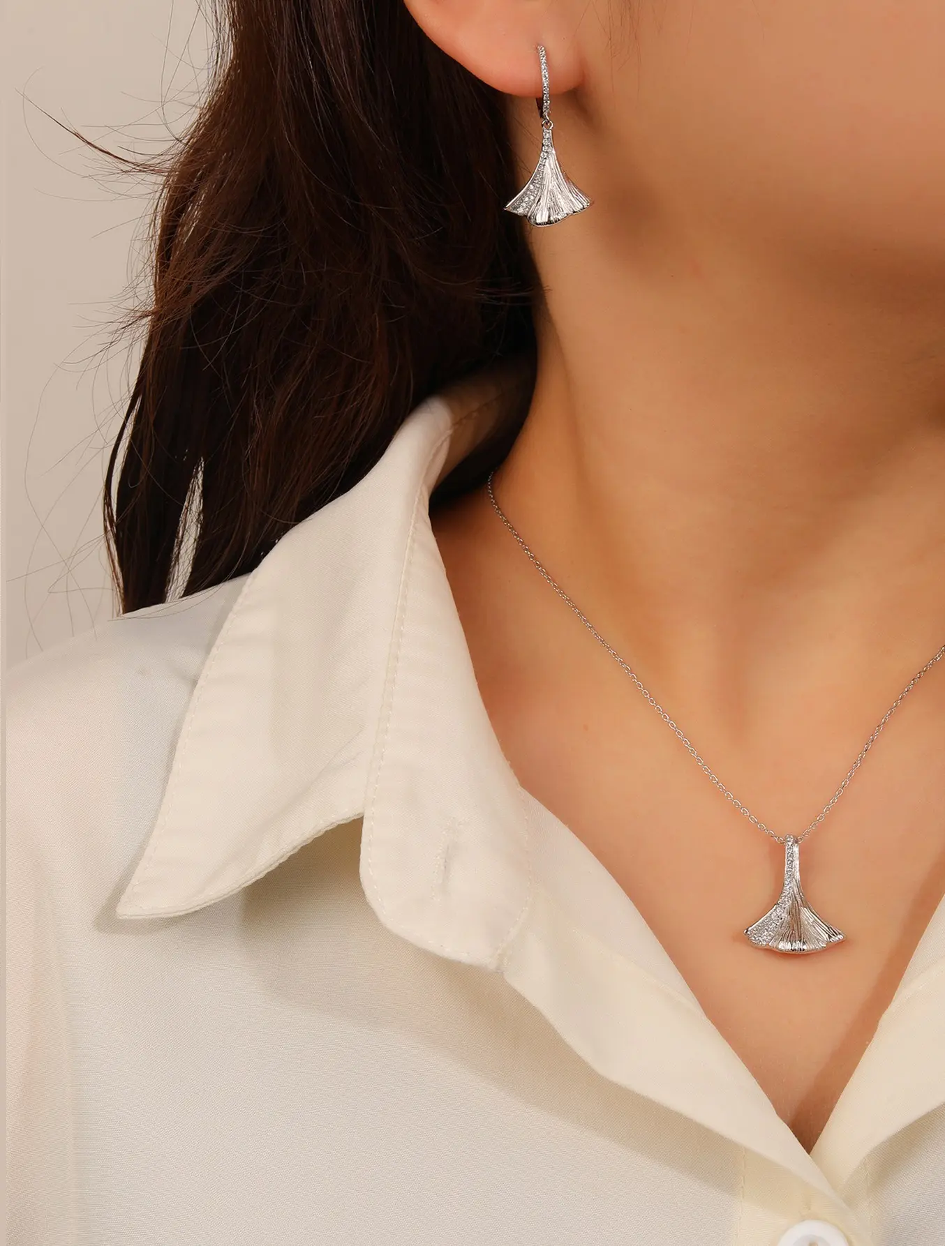 Ezüst ékszerszett ginkgo biloba levél formával, cirkónia díszítéssel