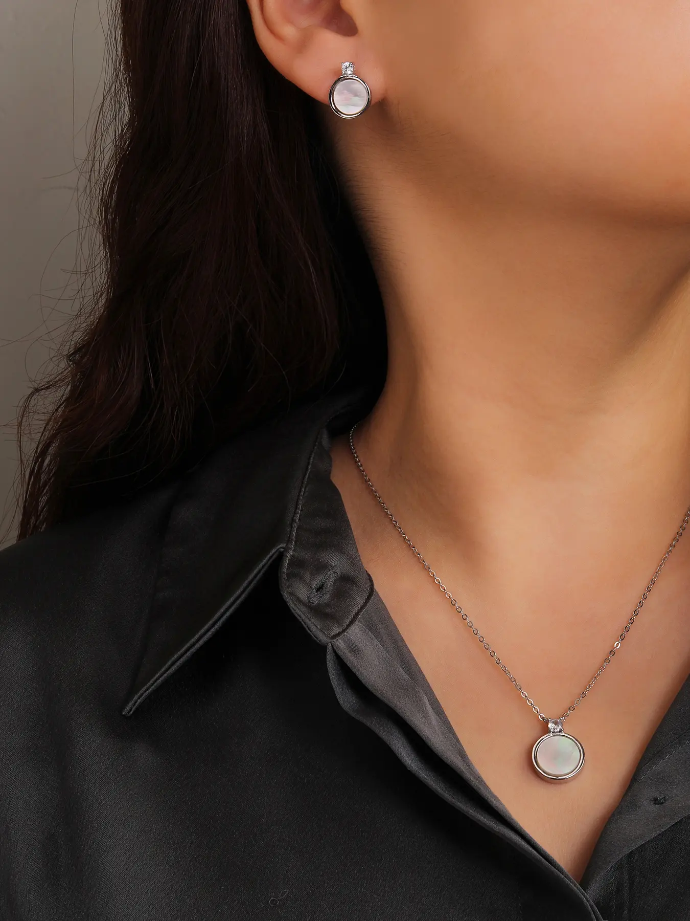 Gyöngyházas ezüst ékszerszett cirkónia kövekkel ródium bevonattal